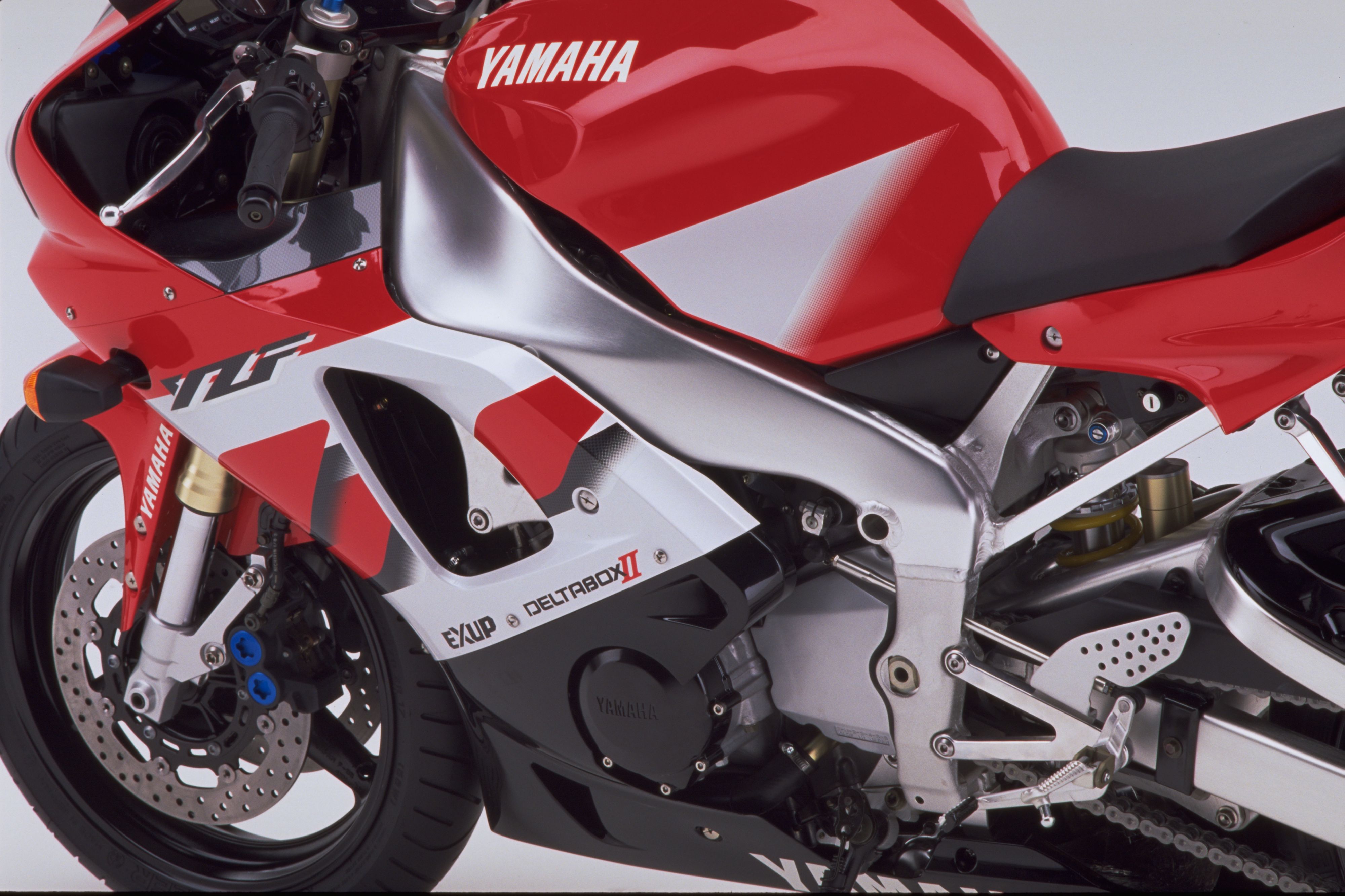 Iconic EU products - 2000 R1 - Yamaha Motor