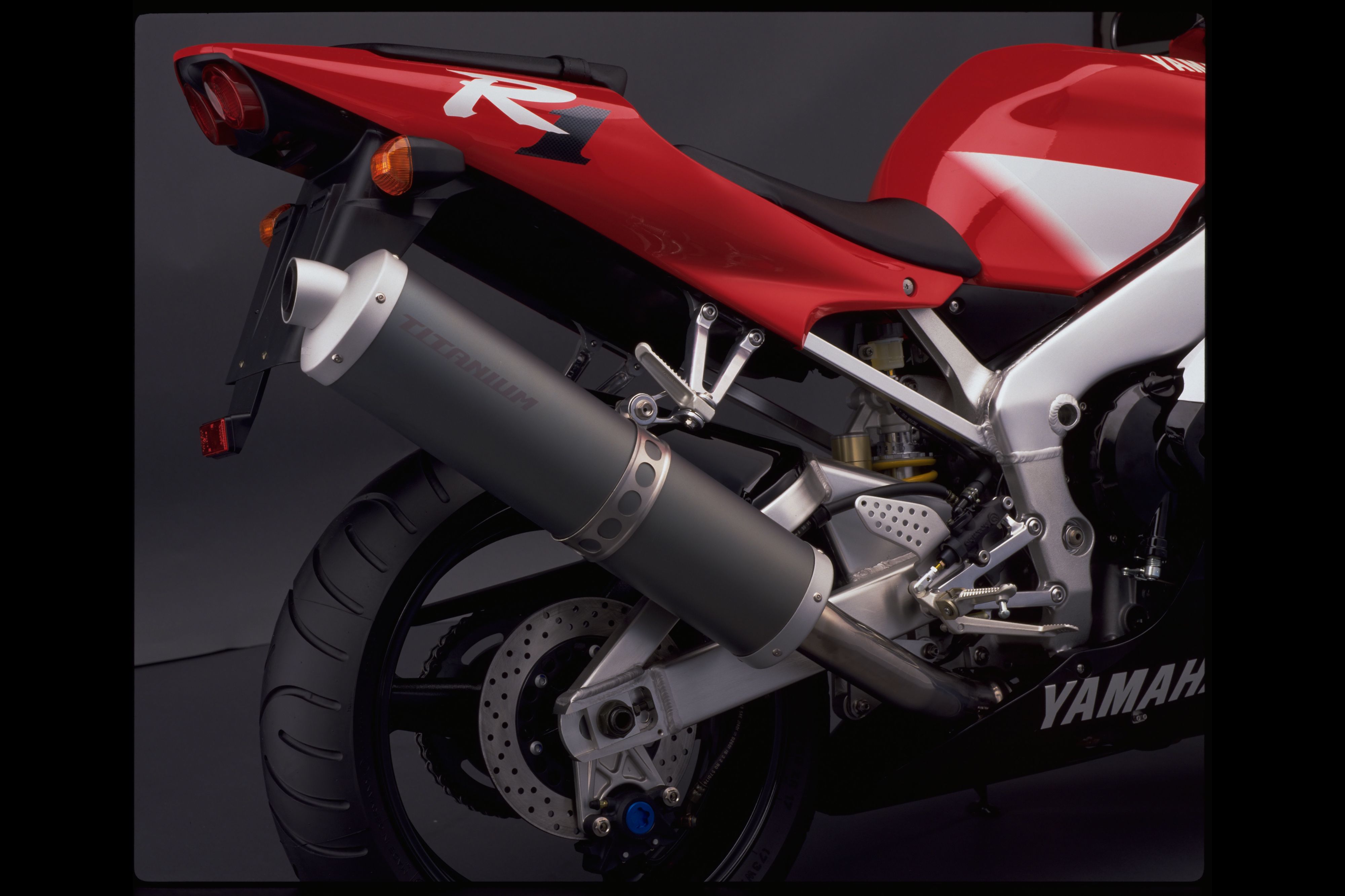 Iconic EU products - 2000 R1 - Yamaha Motor