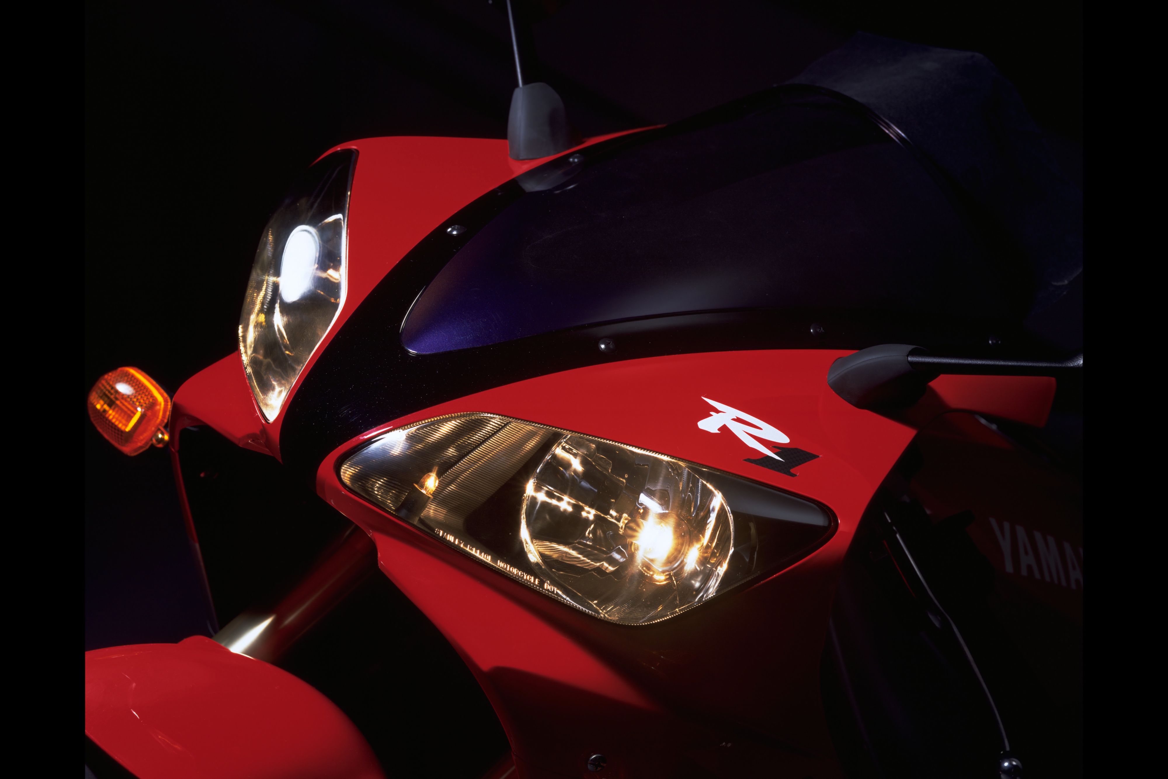 Iconic EU products - 2000 R1 - Yamaha Motor