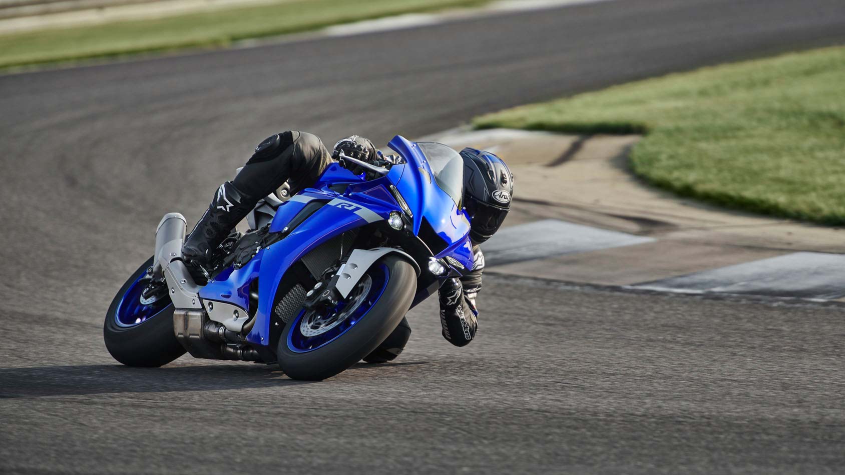 Yamaha dévoile les nouvelles YZF-R1 et YZFR1M 2020 - Yamaha Motor