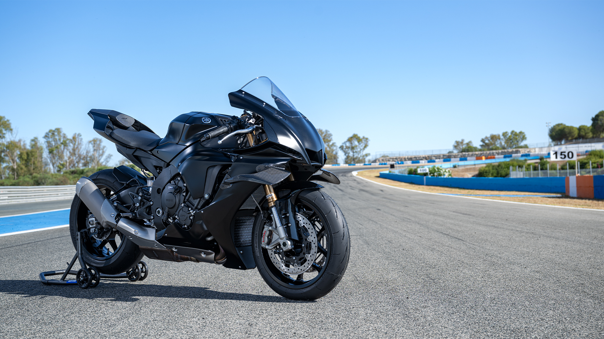 Yamaha R1 Black 2025